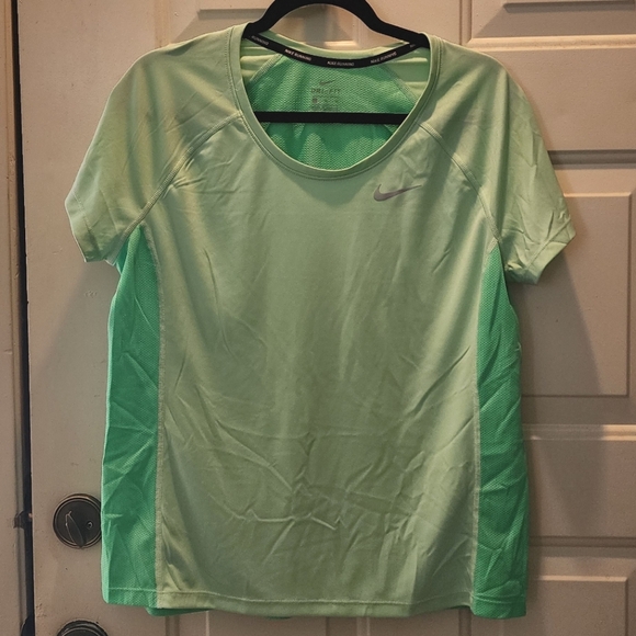 Nike Tops - Nike Running Dry Fit Short Sleeve Workout Shirt